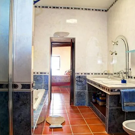 Villa Casa Tanau - 4 Bedroom Family - Sea Views - Great For Families